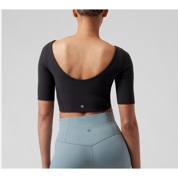 NWT Athleta Exhilarate Crop Top M Black Cropped Tee Top Active NEW A-C - Picture 1 of 8